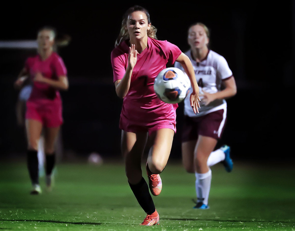 <strong>Houston High defender McKlain Jones (7) chases down a loose ball during a Oct. 6, 2021, game against Collierville High.</strong> (Patrick Lantrip/The Daily Memphian file)