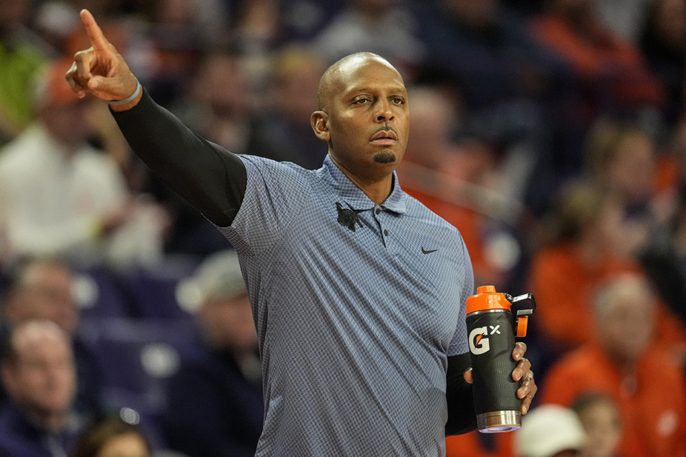 <strong>&ldquo;We got into our style, and you see it turned,&rdquo; Memphis head coach Penny Hardaway said of his team&rsquo;s second-half adjustment.</strong> (Mike Stewart/AP file)