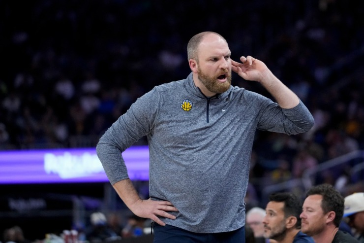 Memphis Grizzlies head coach Taylor Jenkins gestures during the first half of an NBA basketball game against the Golden State Warriors, Wednesday, March 20, 2024, in San Francisco. (AP Photo/Godofredo A. V&aacute;squez)