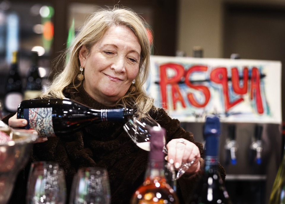 <strong>Tiffany Werne pours Pasqua Prosecco on Friday, December 13, 2024.</strong> (Mark Weber/The Daily Memphian)