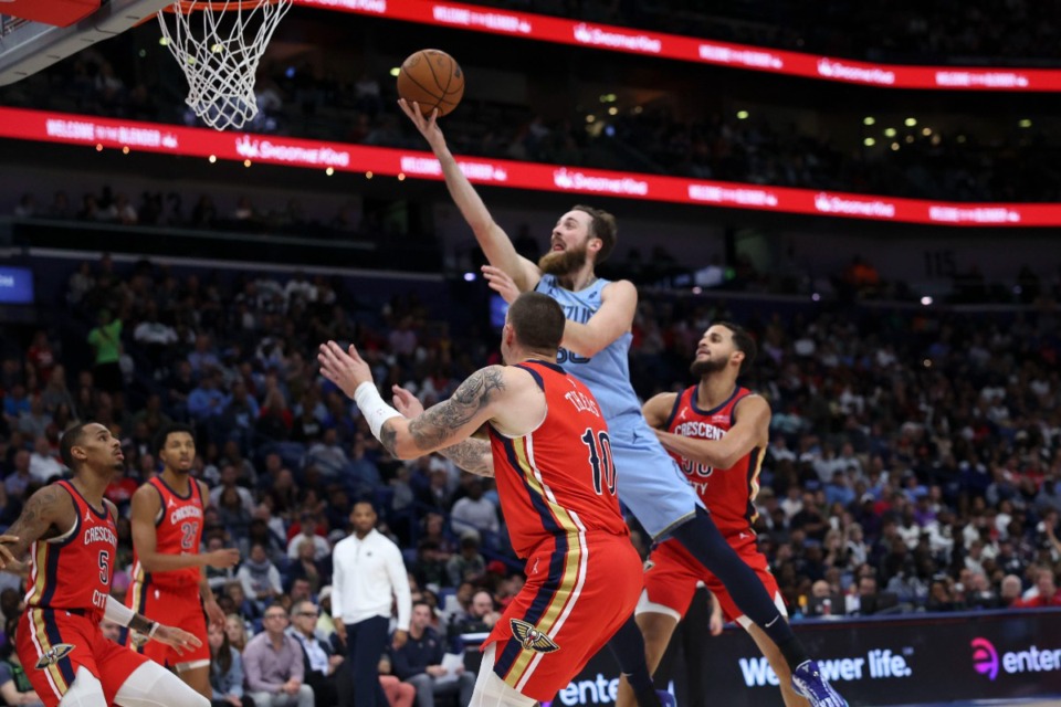 <strong>Memphis Grizzlies center Jay Huff, center top, drives to the basket between New Orleans Pelicans center Daniel Theis (10) and forward Jeremiah Robinson-Earl, right, in the first half of an NBA basketball game in New Orleans, Friday, Dec. 27, 2024.</strong> (Peter Forest/AP)