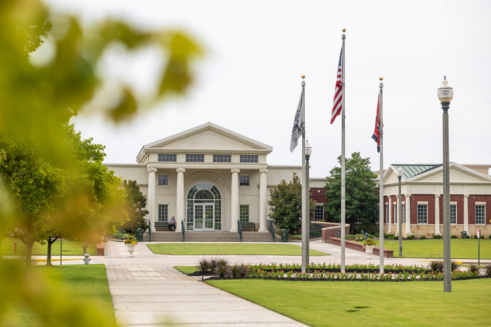 <strong>Collierville has nearly 40 applicants to fill two open alderman positions following the resignation of Mayor Maureen Fraser and Billy Patton, a former alderman who ran against her in November, who were forced to step down from their alderman seats due to the town&rsquo;s resign-to-run rule.</strong> (Benjamin Naylor/The Daily Memphian file)