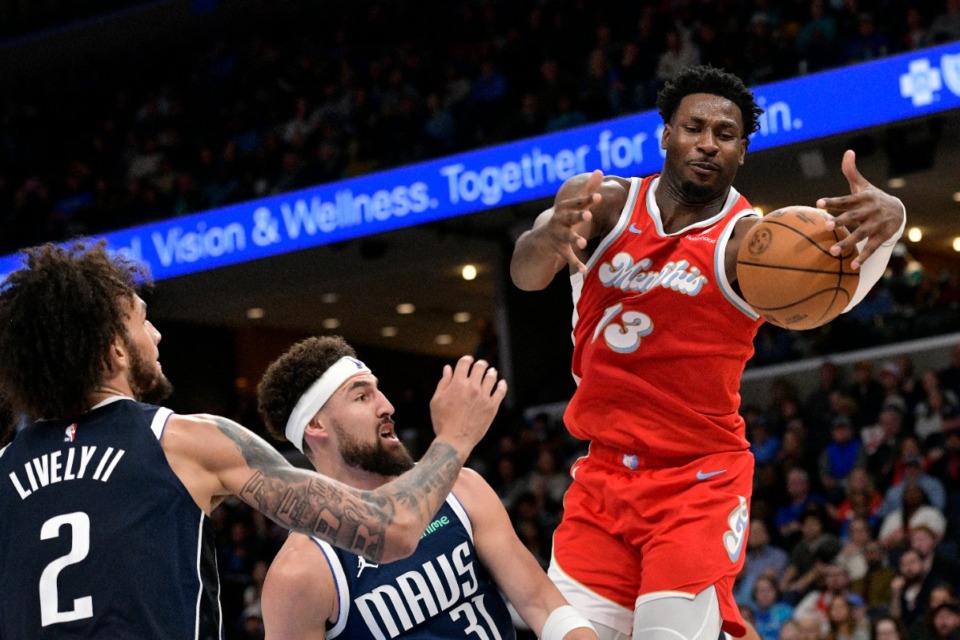 <strong>Memphis Grizzlies forward Jaren Jackson Jr. (13) reaches for the ball ahead of Dallas Mavericks guard Klay Thompson (31) and center Dereck Lively II (2) on Monday, Jan. 6, 2025.</strong> (Brandon Dill/AP)