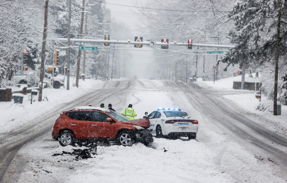 <strong>Memphis Police work a traffic accident on snow covered Walnut Grove Road on Friday, Jan. 10, 2025.</strong> (Mark Weber/The Daily Memphian)