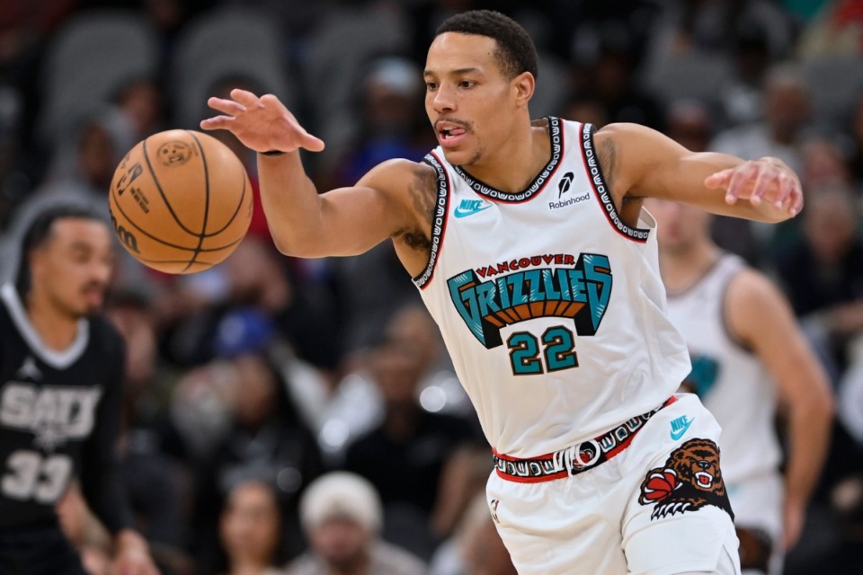 <strong>Memphis Grizzlies guard Desmond Bane chases the ball during in the game against the San Antonio Spurs on Wednesday, Jan. 15, 2025, in San Antonio. Bane finished with 21 points.</strong>&nbsp;(Darren Abate/AP)