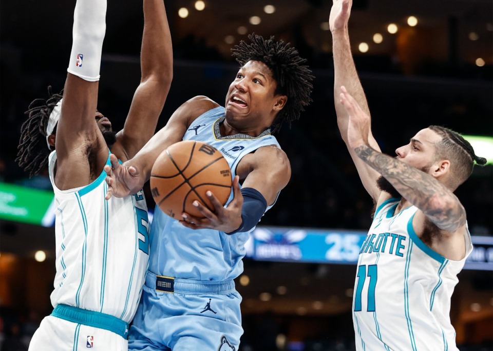 <strong>Memphis Grizzlies forward GG Jackson (middle) drives to the basket against the Charlotte Hornets on Wednesday, Jan. 22, 2025.</strong> (Mark Weber/The Daily Memphian)