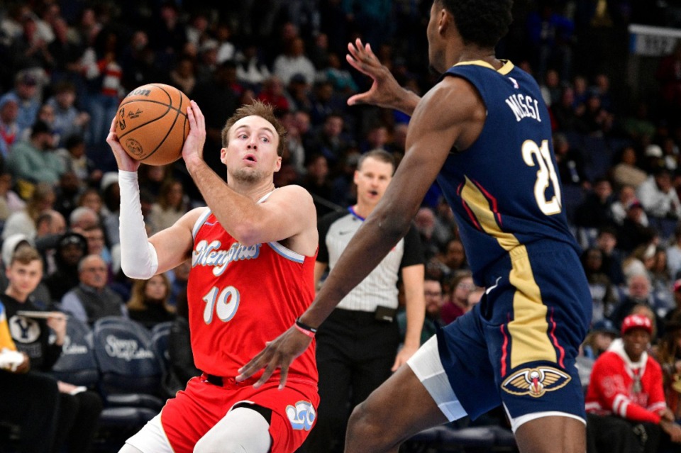 <strong>Memphis Grizzlies guard Luke Kennard (10) shoots against New Orleans Pelicans center Yves Missi (21) on Friday, Jan. 24, 2025. Kennard finished with 27 points.</strong> (Brandon Dill/AP)