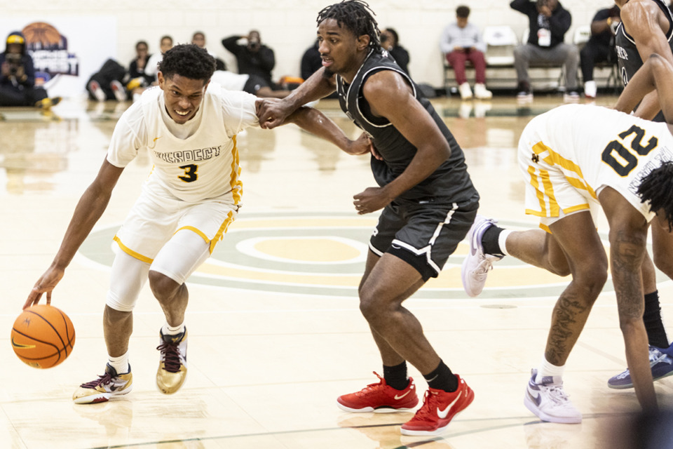 <strong>Whitehaven&rsquo;s Dorion Bowen drives the ball during Friday&rsquo;s game against Dynamic Prep at the Memphis Hoopfest at Briarcrest Christian School.</strong> (Brad Vest/Special to The Daily Memphian)