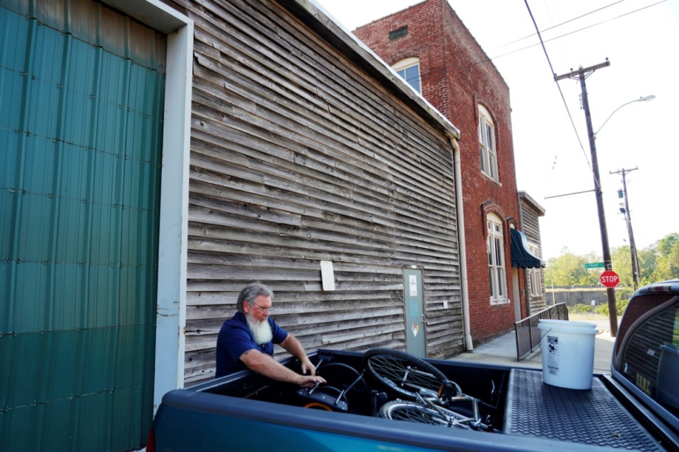 <strong>Fred Lowery of Explore Bike Share helps move the cycling operation out of historic 61 Keel, which is to be renovated and converted into an event center</strong>. (Tom Bailey/Daily Memphian)
