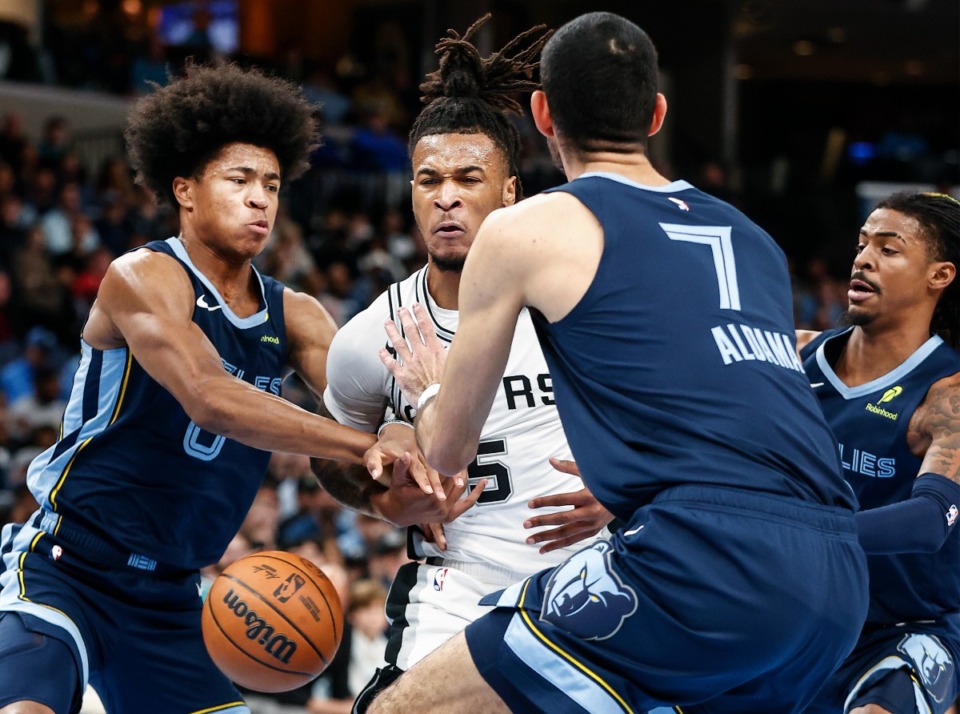 <strong>Memphis Grizzlies guard Jaylen Wells (left) knocks the ball away from San Antonio Spurs guard Stephon Castle (middle) as Santi Aldama (7) helps box in Castle on Monday, Feb. 3, 2025.</strong> (Mark Weber/The Daily Memphian)