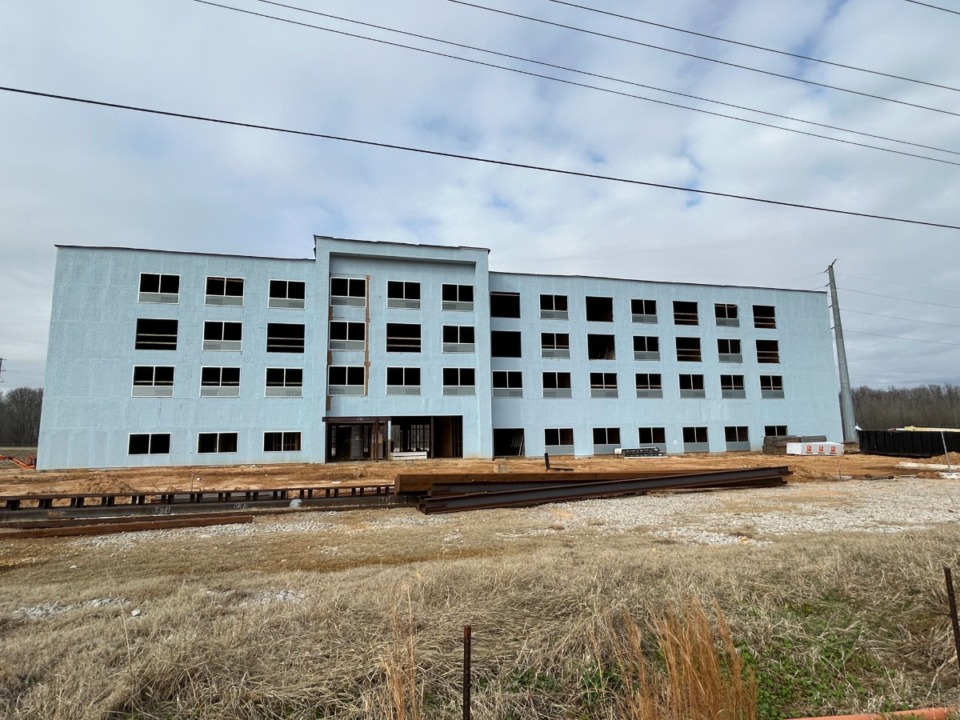 <strong>The 85-room hotel sits unfinished near Carriage Crossing. The town is requiring work to cease until the developer addresses fire-safety requirements.</strong> (Abigail Warren/The Daily Memphian)