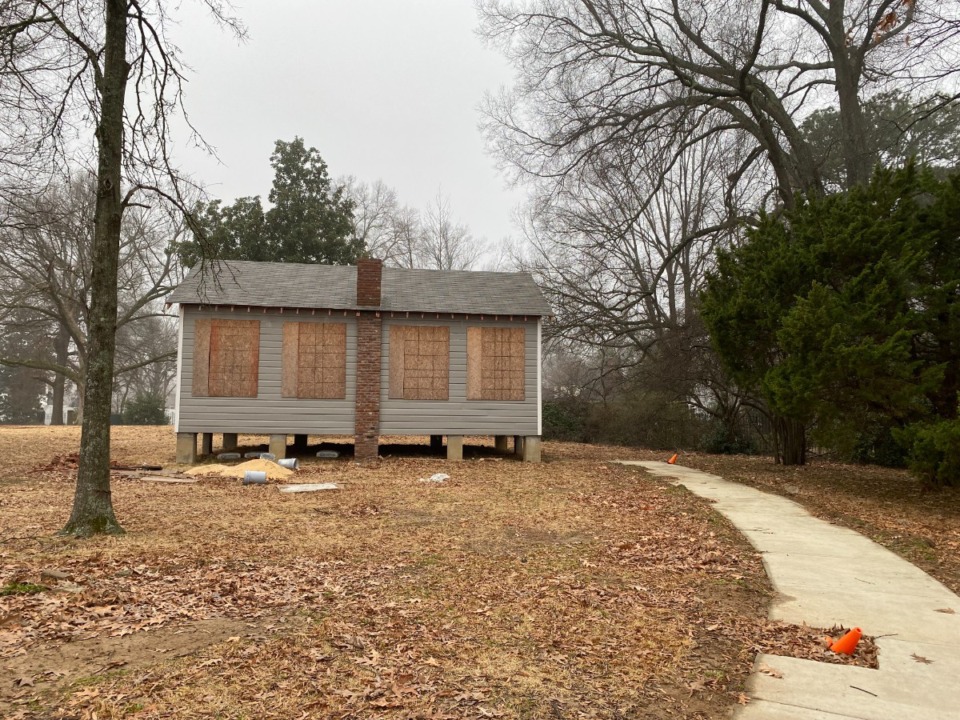 <strong>A one-room schoolhouse was moved to the Pink Palace property in January 2023 with plans to turn it into a learning space. A nearby resident said in a lawsuit the building now sits right outside his house, disrupting his view.&nbsp;</strong>&nbsp;(Bill Dries/The Daily Memphian)