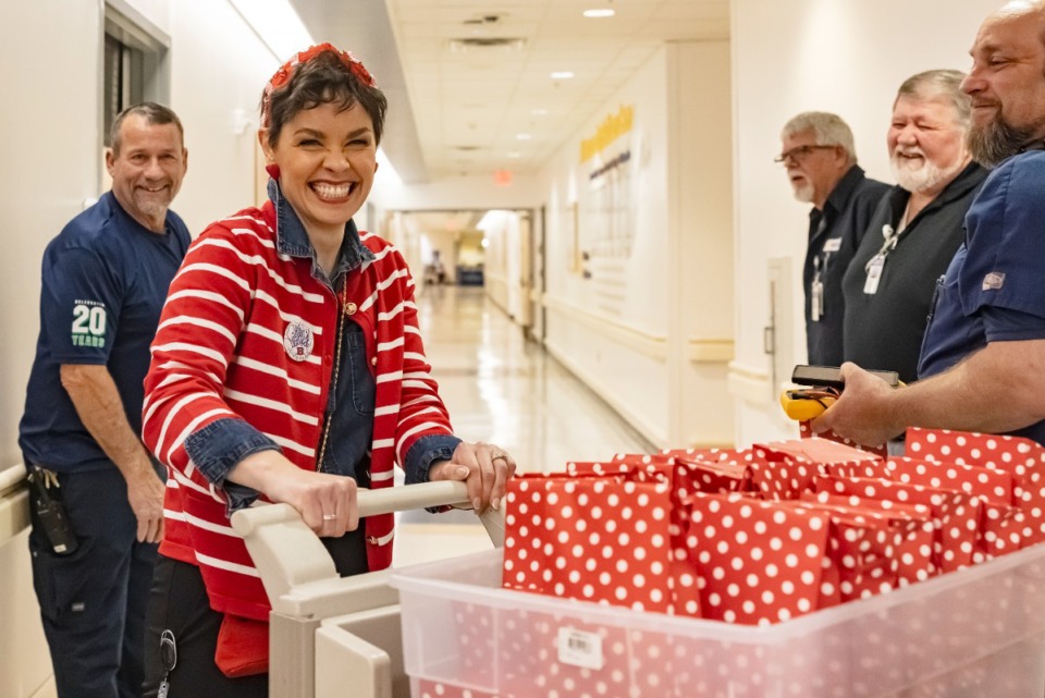 <strong>Elmore Park Elementary School teacher Rachael Taylor delivers Valentine&rsquo;s Day gift bags to St. Francis Hospital-Bartlett on Friday, Feb. 14, 2025.</strong> (Ziggy Mack/Special to The Daily Memphian)