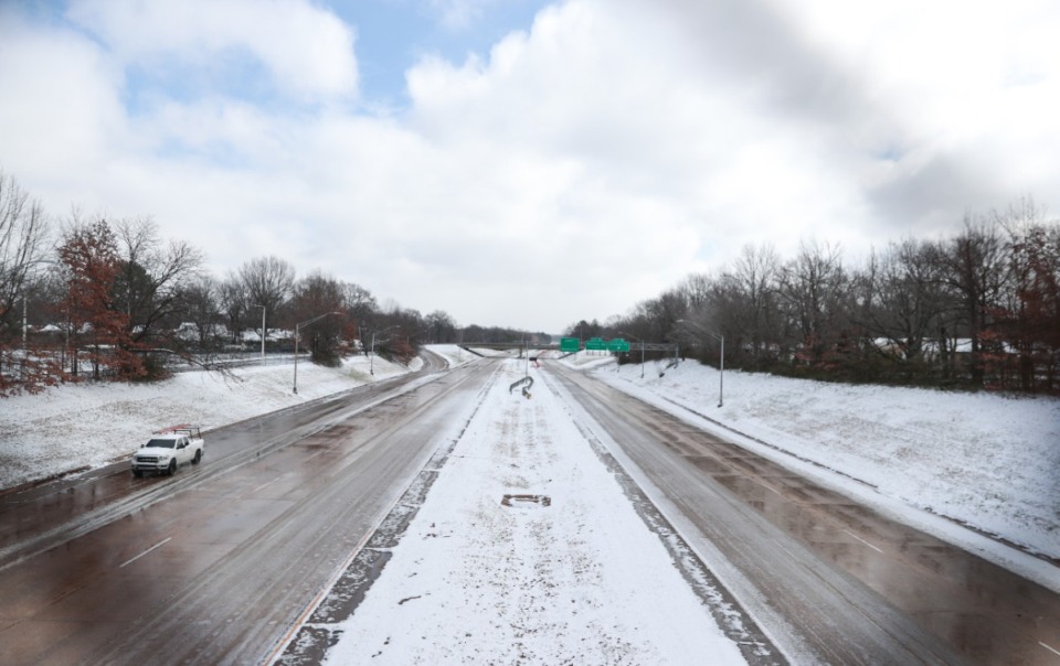 <strong>Traffic along Sam Cooper Boulevard is sparse Feb. 19 after snow.</strong> (Patrick Lantrip/The Daily Memphian)