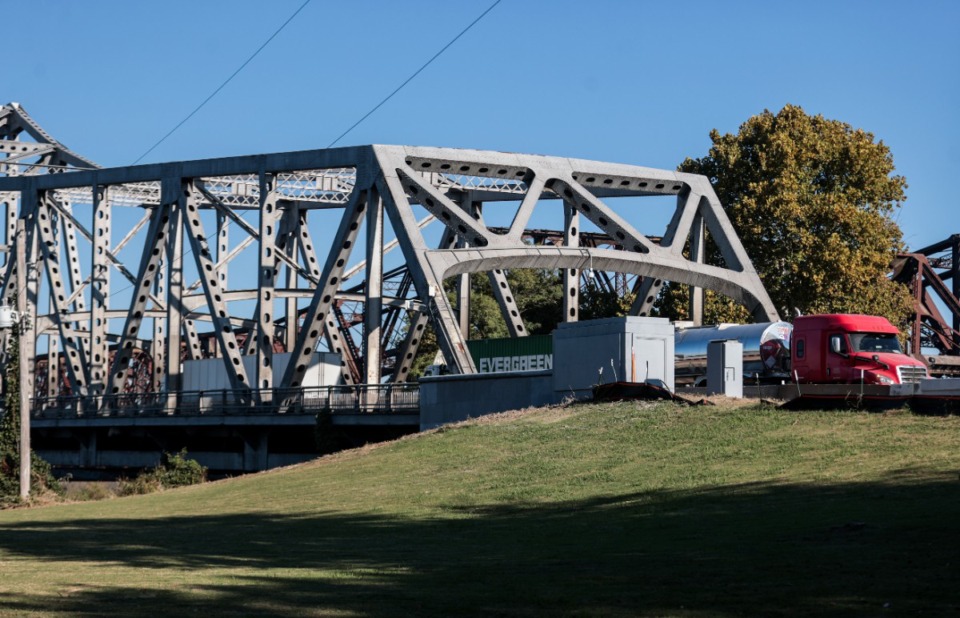 <strong>Trucks cross the I-55 Bridge into Tennessee Oct. 22, 2024. The 75-year-old bridge is slated to be replaced.</strong>(Patrick Lantrip/The Daily Memphian file)