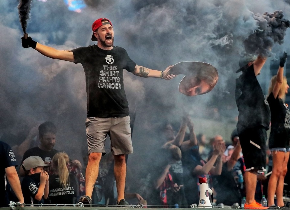<strong>Memphis fans welcome their team onto the field before 901 FC's game against Swope Park at AutoZone Park on Sept. 7, 2019.</strong> (Jim Weber/Daily Memphian)