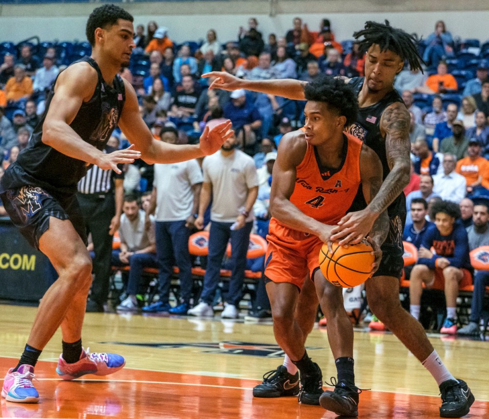 <strong>UTSA guard Marcus Millender (4), middle, is trapped by Memphis defenders Nicholas Jourdain (2) and PJ Haggerty (4) in San Antonio, Texas, Tuesday, March 4, 2025.</strong> (Rodolfo Gonzalez/AP)