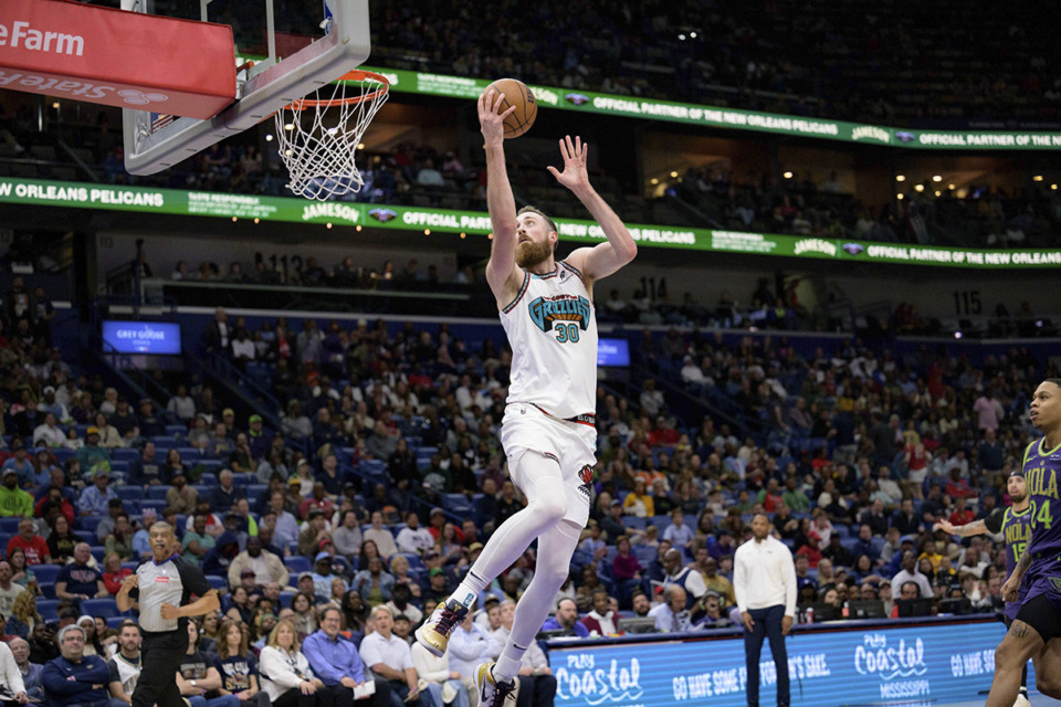 <strong>Memphis Grizzlies center Jay Huff (30) dunks during the first half of an NBA basketball game against the New Orleans Pelicans in New Orleans, Sunday, March 9, 2025.</strong> (Matthew Hinton/AP Photo)