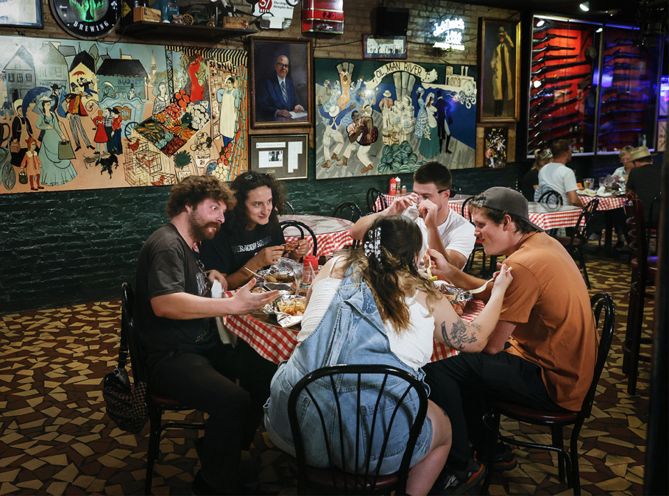 <strong>Rendezvous customers eat the restaurant&rsquo;s world-famous barbecue Sept. 28, 2023.</strong> (Mark Weber/The Daily Memphian file)