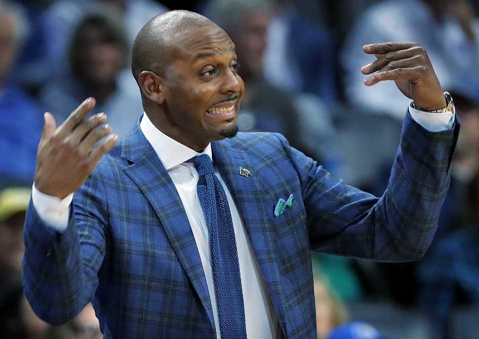 <strong>University of Memphis basketball coach Penny Hardaway beckons to his team on defense during the Tigers' game against LeMoyne-Owen at FedExForum in Memphis on Oct. 25, 2018.</strong> (Jim Weber/Daily Memphian)
