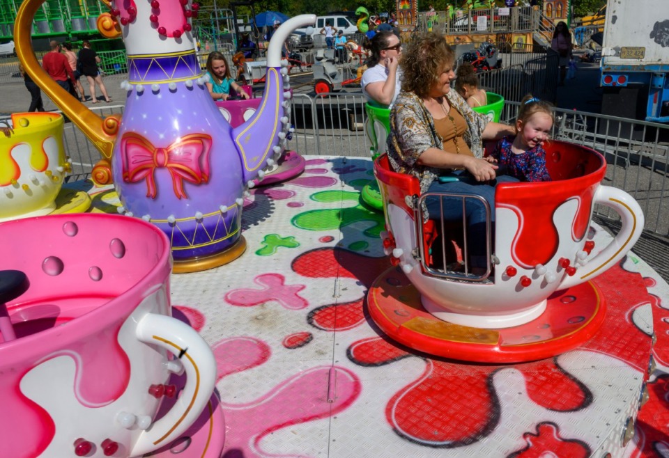 <strong>Haven Howell, 4, and her grandmother, Cindy Snyder, take a spin in the little teacup at the Bartlett Festival Saturday, Sept. 28.</strong> (Greg Campbell/Special to the Daily Memphian)