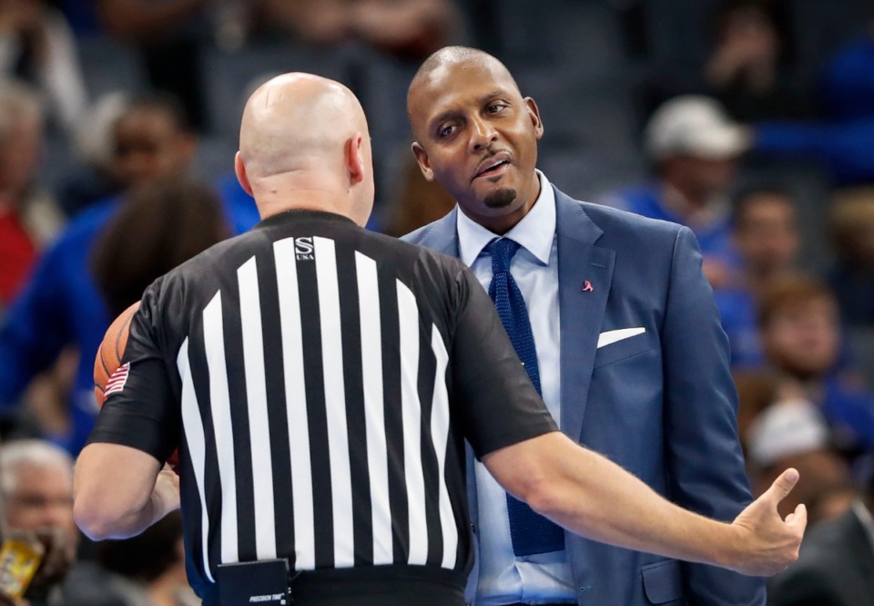 <strong>Memphis head coach Penny Hardaway chats with an official during the game against LeMoyne-Owen Oct. 28.</strong> (Mark Weber/Daily Memphian)