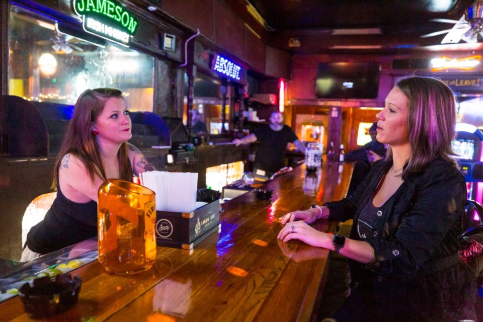 <strong>Bartender Erin Simpson (left) chats with Tara Shepard at Zinnie's reopening in Midtown Oct. 30.</strong> (Ziggy Mack/Daily Memphian)