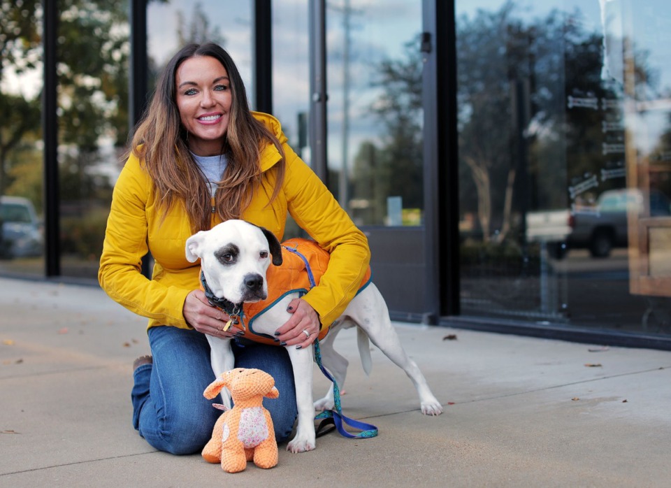 <strong>Leslie Smith&nbsp;&mdash; with her pit bull mix Liam&nbsp;&mdash; stop&nbsp;outside of Hollywood Feed's Collierville location</strong>&nbsp;(Patrick Lantrip/Daily Memphian)