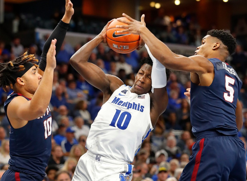 <strong>Memphis guard Damion Baugh (center) drives the lane against South Carolina State's Rahsaan Edwards (left) and Ozante Fields (right) Nov. 5 at FedExForum.</strong> (Mark Weber/Daily Memphian)