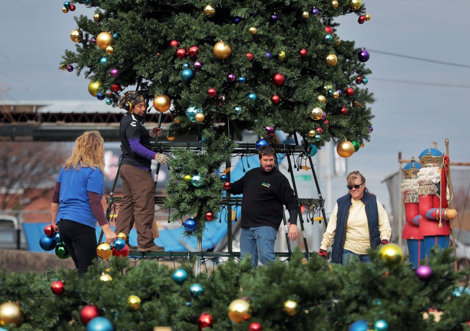<strong>Pat McElhaney (from left), Victor Rodriguez, Nick McElhaney and Sherry Garrison with Christmas and Holiday Creations assemble a large Christmas tree in South Memphis near the corner of Bellevue Boulevard and Beechwood Avenue on Nov. 14.</strong> <strong>Soulsville residents will gather Saturday, Nov. 23, to light the tree and welcome the holiday season with music, food trucks, hot cocoa and a visit from Santa Claus.</strong>&nbsp;(Patrick Lantrip/Daily Memphian)