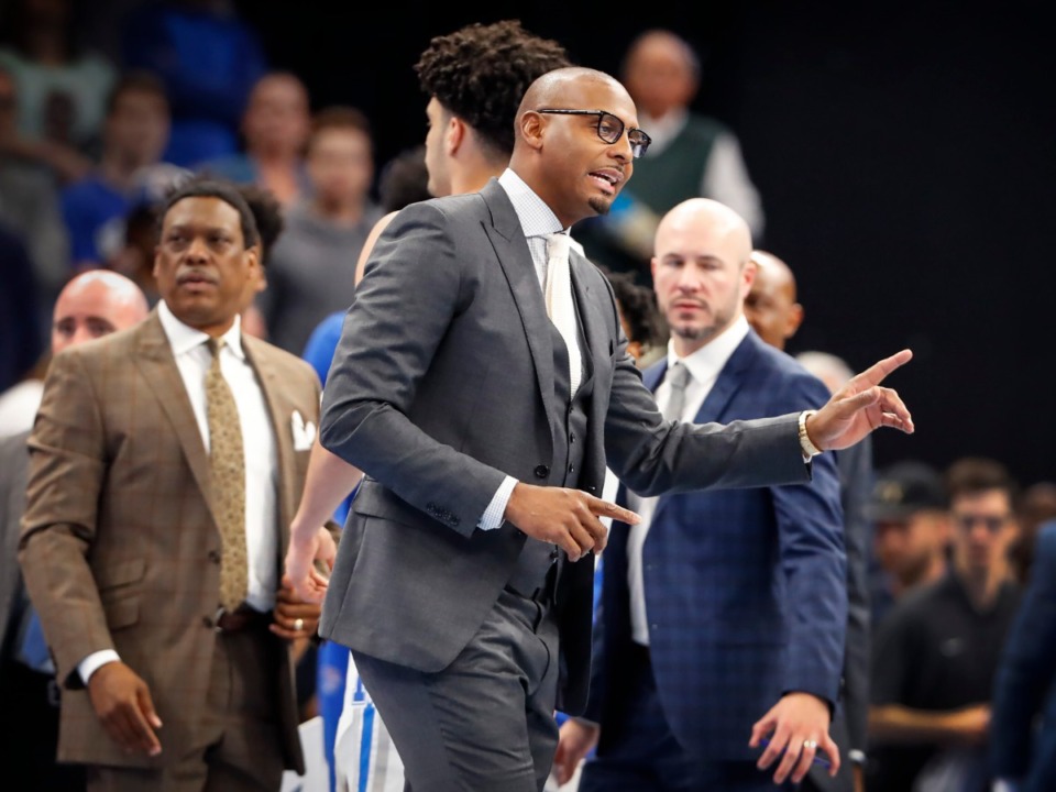 <strong>Memphis Penny Hardaway (middle) talks to his players during a timeout against Little Rock Nov. 20 at&nbsp; FedExForum.</strong> (Mark Weber/Daily Memphian)