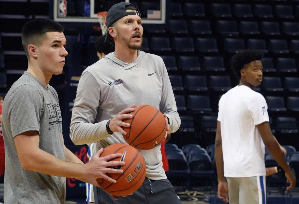 <strong>University of Memphis assistant basketball coach Mike Miller (center) works out with players before the game against Christian Brothers at FedEx Forum Friday night. Miller played seven seasons with the Memphis Grizzlies.&nbsp;</strong>(Karen Pulfer Focht/Special to The Daily Memphian)