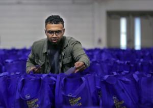 <strong>Kendrick Smith puts last-minute touches on the more than 2,000 Thanksgiving meals Smithfield Foods, Kroger and the Mid-South Food Bank teamed up to donate to veterans in Memphis at Tiger Lane on Nov. 21, 2019.</strong> (Patrick Lantrip/Daily Memphian)