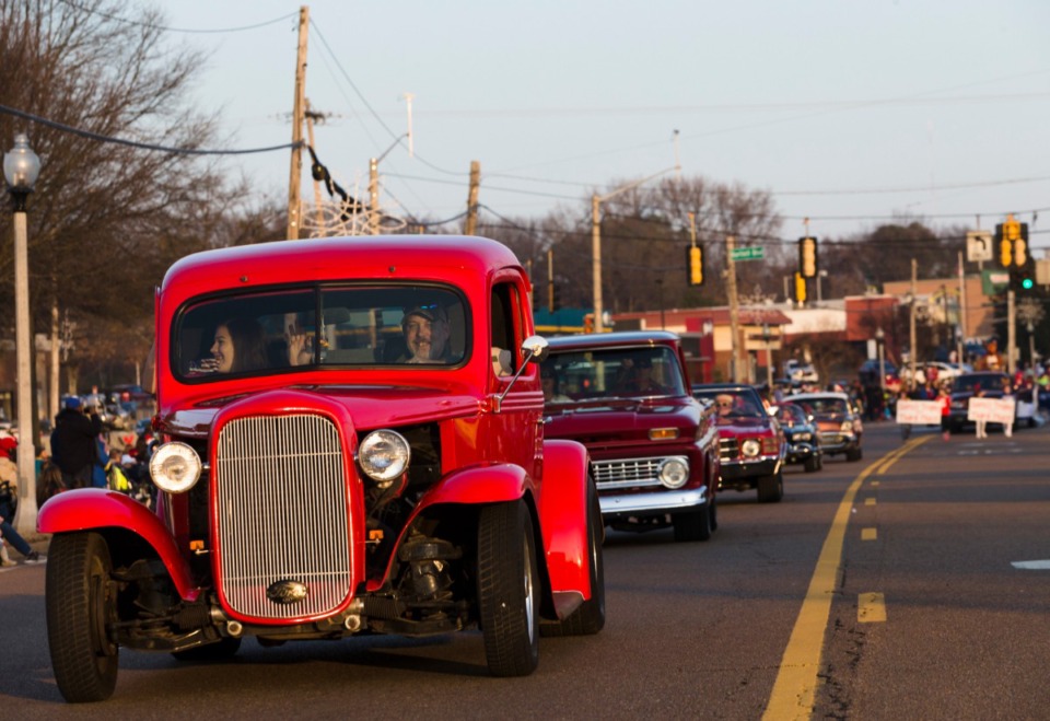 <strong>Classic car enthusiasts line up to participate in the annual Bartlett Christmas Parade on December 7, 2019.</strong> (Ziggy Mack/special to the Daily Memphian)