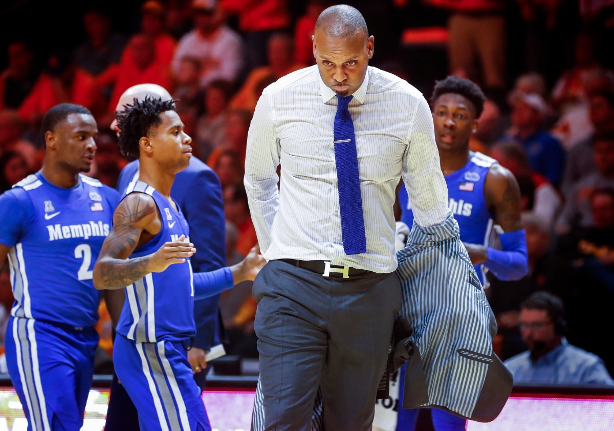 <strong>Memphis head coach Penny Hardaway pulls off his coat during a timeout late in the game against Tennessee Saturday, Dec. 14, 2019 in Knoxville, Tennessee.</strong> (Mark Weber/Daily Memphian)