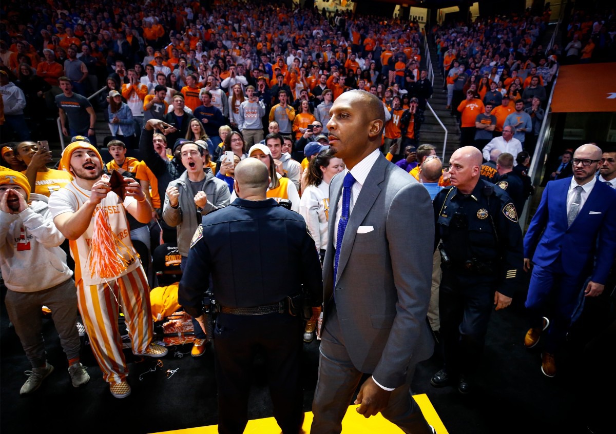 <strong>Memphis head coach Penny Hardaway is booed by the Tennessee fans as he walks onto the before taking on the Vols Saturday, Dec. 14, 2019 in Knoxville, Tennessee.</strong> (Mark Weber/Daily Memphian)