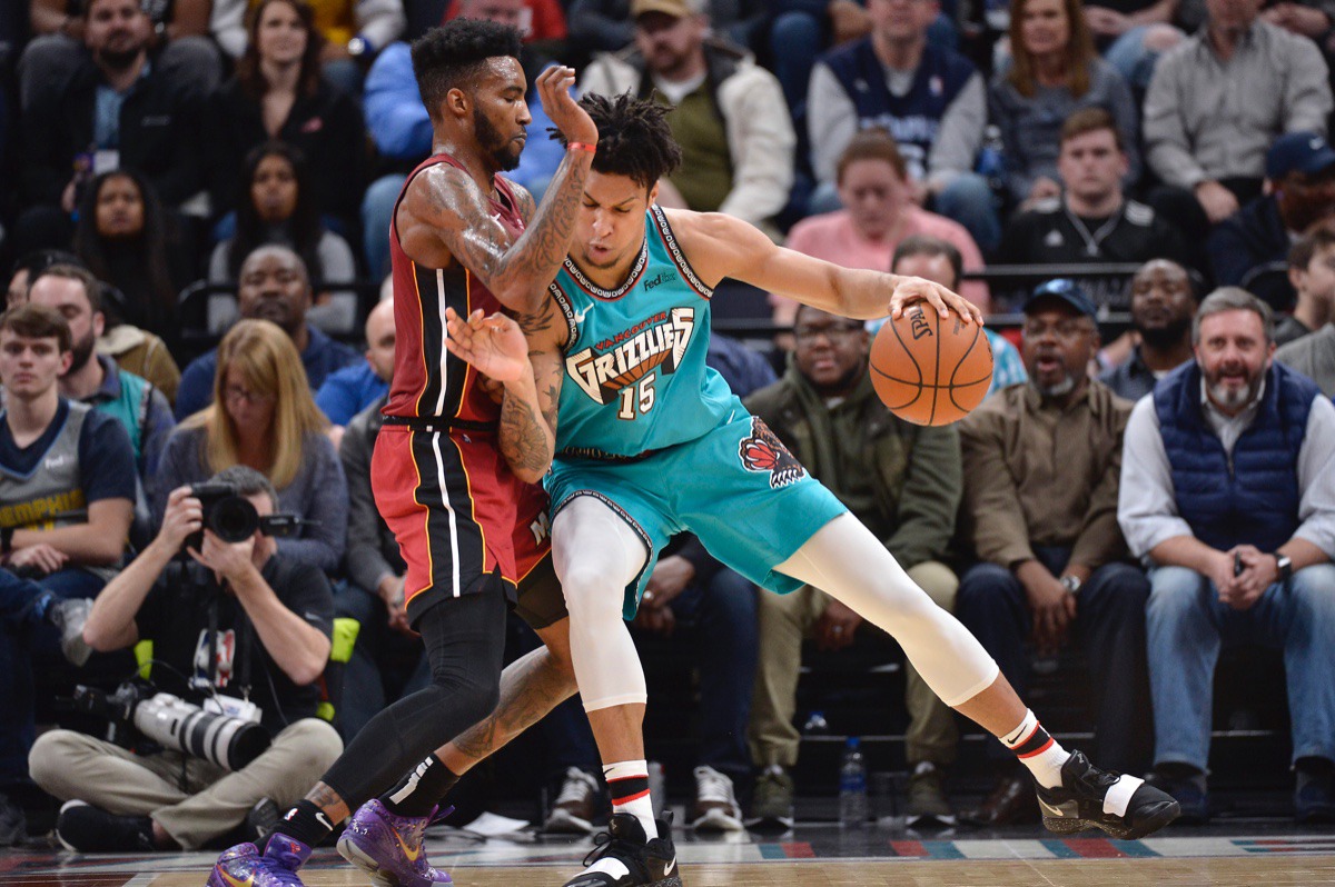 <strong>Grizzlies forward Brandon Clarke (15) handles the ball against Miami Heat forward Derrick Jones Jr. (5) Dec. 16 at FedExForum.</strong> (Brandon Dill/AP)