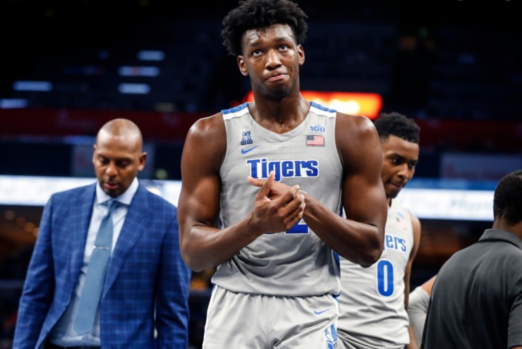 <strong>Memphis center James Wiseman (middle) reacts during a time out against UIC on Nov. 8, 2019, at FedExForum.</strong> (Mark Weber/Daily Memphian)