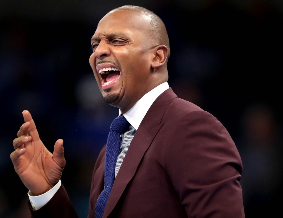 <strong>University of Memphis head coach Penny Hardaway calls a play on the court against Jackson State during the Tigers' game on Dec. 21, 2019, against JSU at the FedExForum.</strong> (Jim Weber/Daily Memphian)