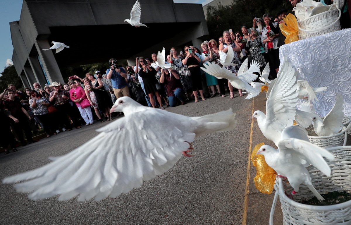 <strong>Family members watch as doves are released on Sept. 29, 2019, at Christ United Methodist Church to conclude a memorial service for some 900 donors who participated in the Genesis donation program over the last year, donating their bodies to medical research.</strong> (Jim Weber/Daily Memphian)
