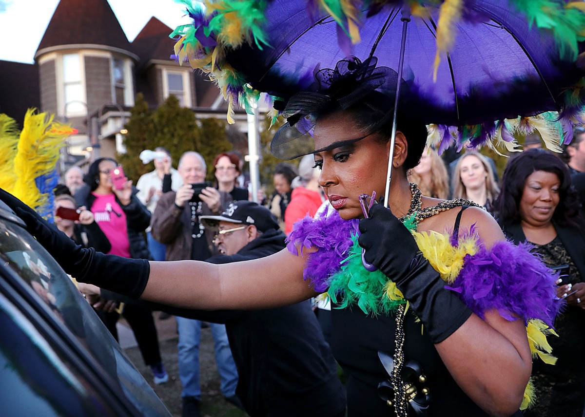 <strong>At times the faux funeral held for the New Orleans Saints' 2019 season almost felt like a real burial, such as when Melissa Table paid her final respects after a coffin emblazoned with a golden fleur de lis was placed in the back of a hearse on Jan. 27, 2019.</strong> (Patrick Lantrip/Daily Memphis)