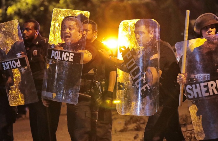 <strong>Memphis police brace against the crowd as protesters take to the streets of Frayser on June 12, 2019, in response to the shooting of 20-year-old Brandon Webber by U.S. Marshals earlier in the evening.</strong>&nbsp;(Jim Weber/Daily Memphian)