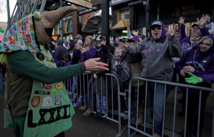 <strong>A masked Boll Weevil tosses a bead to an excited Kansas State fan during the AutoZone Liberty Bowl Parade Dec. 30, 2019.</strong> (Patrick Lantrip/Daily Memphian)