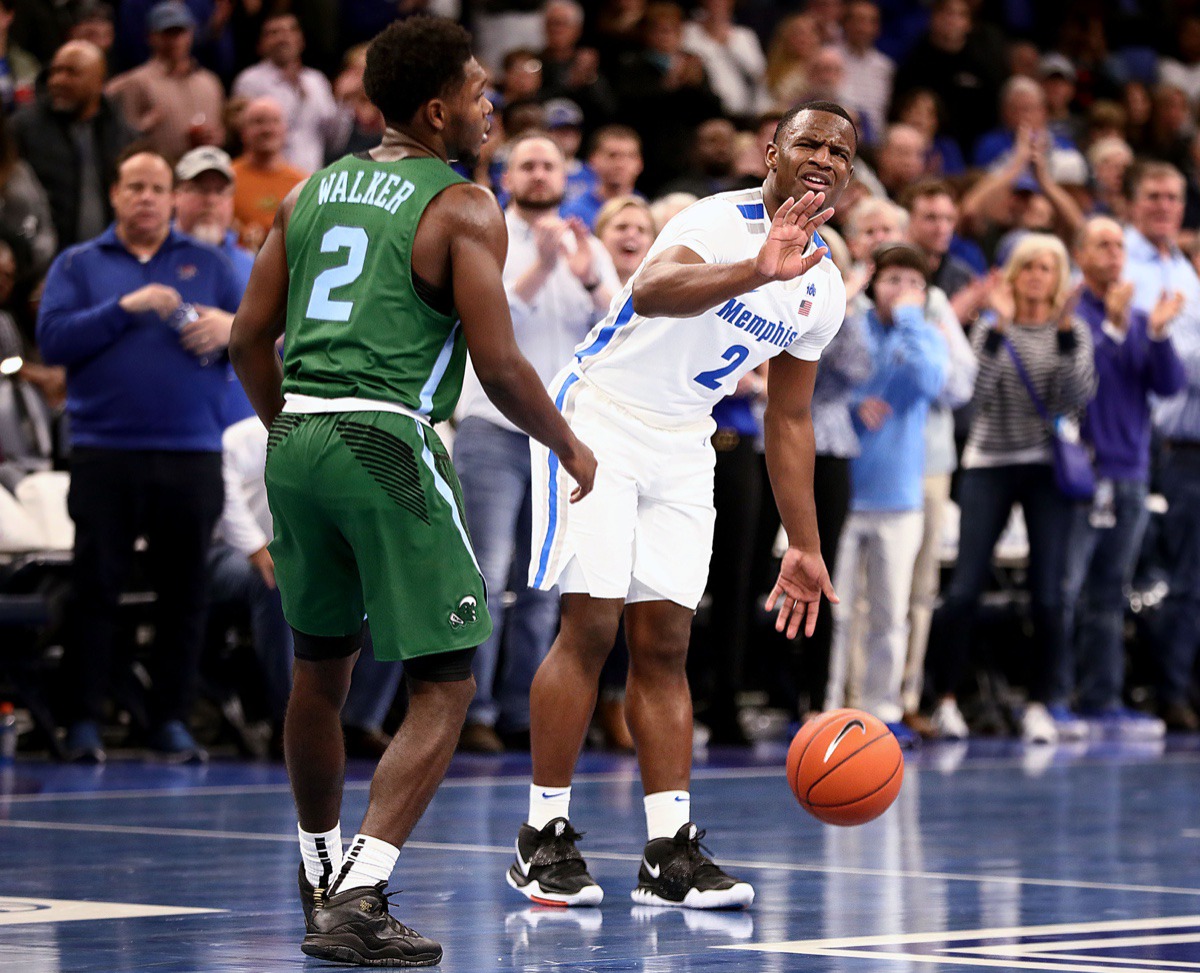 <strong>University of Memphis guard Alex Lomax (2) calls off a screen during a home game against Tulane University at the FedExForum Dec. 30, 2019.</strong> (Patrick Lantrip/Daily Memphian)