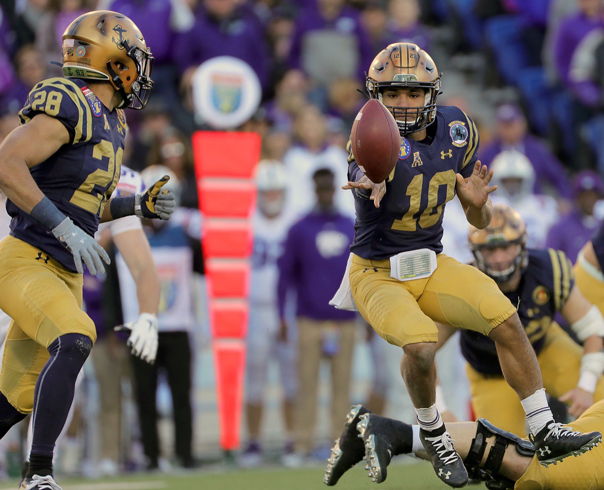 <strong>Navy quarterback Malcom Perry (10) flips the ball to running back Keoni-Kordell Makekau (28) during the AutoZone Liberty Bowl Dec. 31, 2019.</strong> (Patrick Lantrip/Daily Memphian)