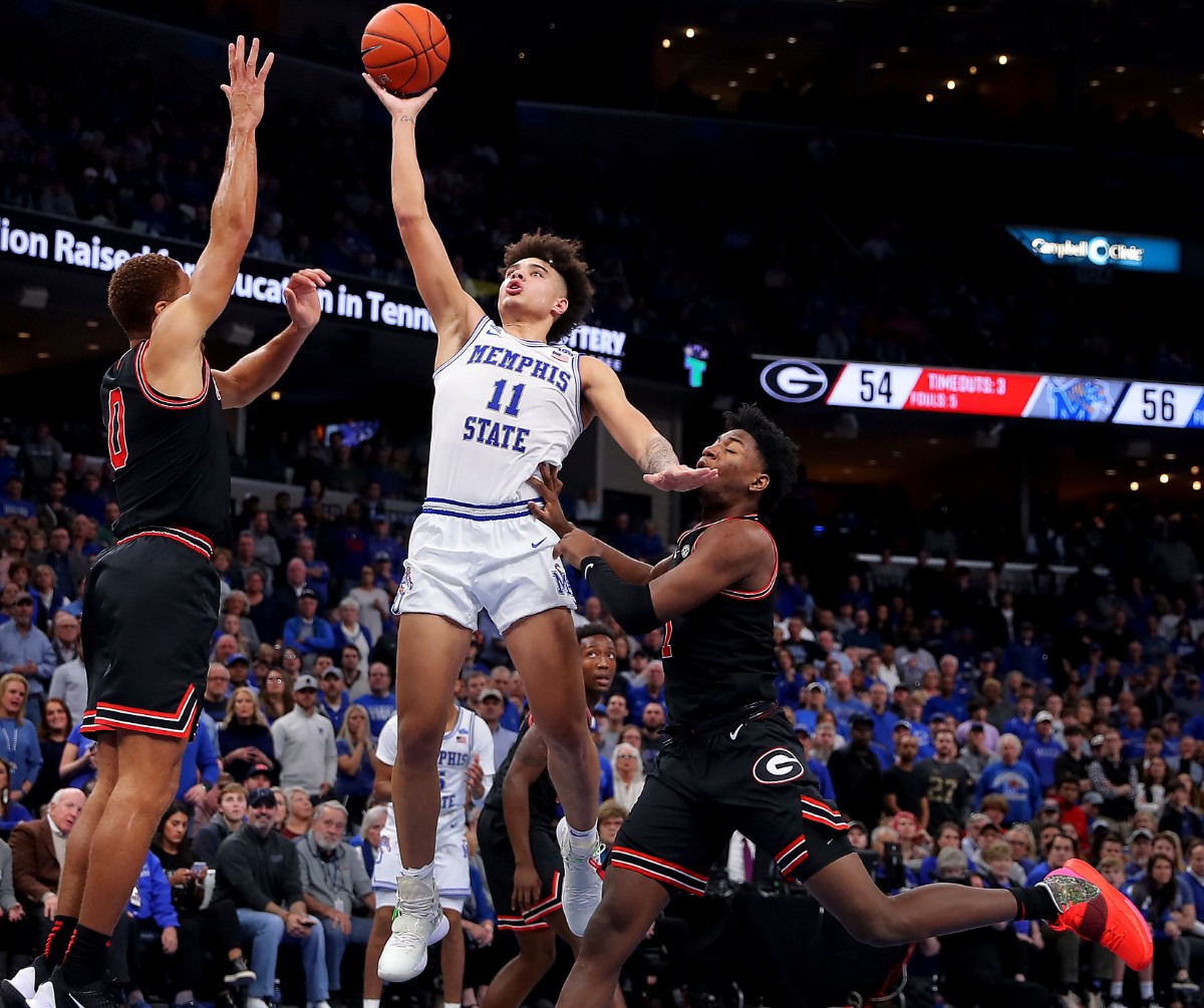 <strong>University of Memphis guard Lester Quinones (11) shoots under pressure by the Bulldogs' Donnell Gresham Jr. (0) and Jaykwon Walker during the Tigers' game on Jan. 4, 2020, against Georgia at the FedExForum.</strong> (Jim Weber/Daily Memphian)