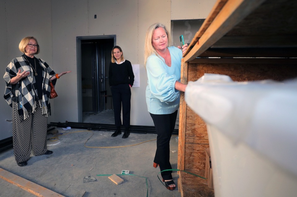 <strong>Katy Leopard (right) checks on a one of Choices' birthing tubs while she and executive director Rebecca Terrell (left) give visiting medical student Thea Tovshus a tour of their new $5.2 million clinic on Poplar Avenue at Bellevue Boulevard Jan. 6, 2020.</strong> (Patrick Lantrip/Daily Memphian)