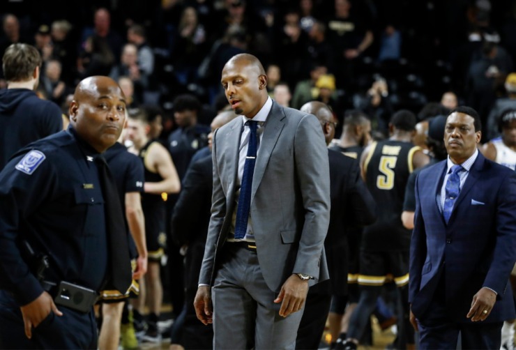 <strong>Memphis head coach Penny Hardaway (middle) walks off the court after falling to Wichita State 76-67 on Jan. 9, 2020, in Wichita, Kansas.</strong> (Mark Weber/Daily Memphian)