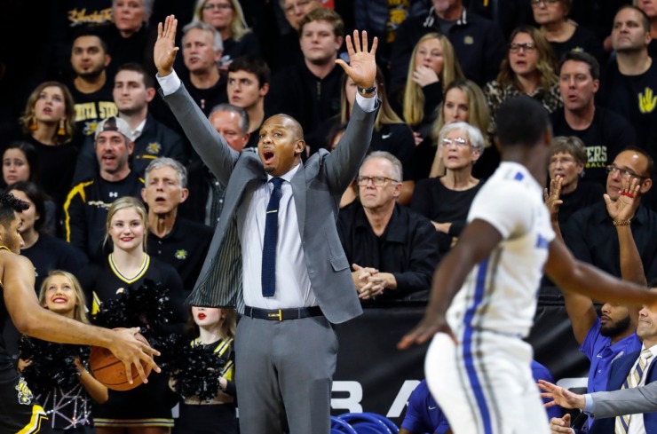 <strong>Memphis head coach Penny Hardaway (middle) calls for defensive pressure during action against Wichita State</strong>&nbsp;<strong>on Jan. 9, 2020, in Wichita, Kansas.</strong> (Mark Weber/Daily Memphian)