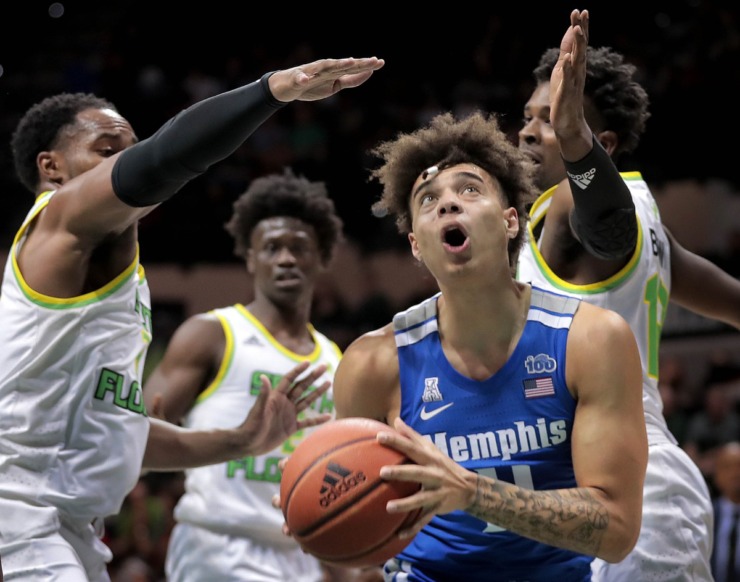 <strong>University of Memphis guard Lester Quinones shoots under pressure by the Bulls' Laquincy Rideau (left) and Justin Brown (right) during the Tigers' game on Jan. 12, 2020, against USF&nbsp;at the Yuengling Center in Tampa, Fla.</strong>&nbsp;(Jim Weber/Daily Memphian)